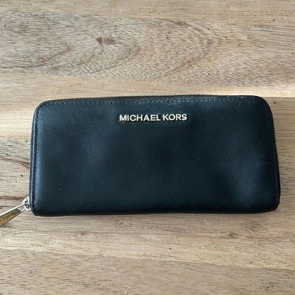 Kate spade blush wallet. - Picture 1 of 8